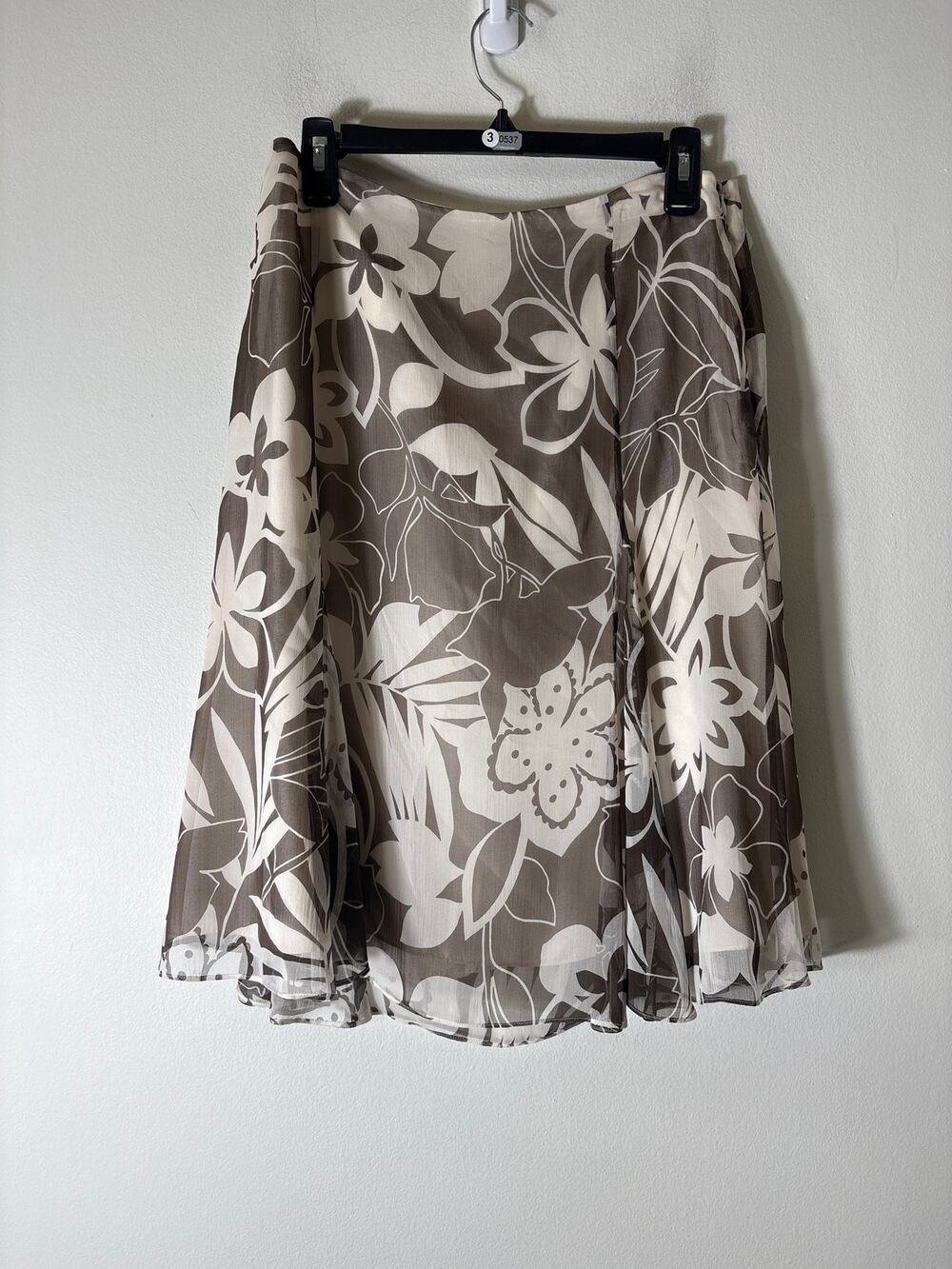 Worth Gray and Off White Floral Silk Knee Length Skirt Sz 6